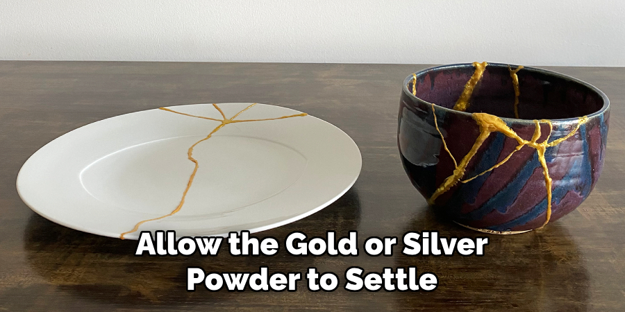 Allow the Gold or Silver Powder to Settle