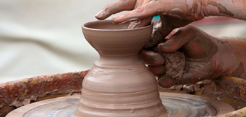 How to Apply Lid Master on Clay Pottery Wheel