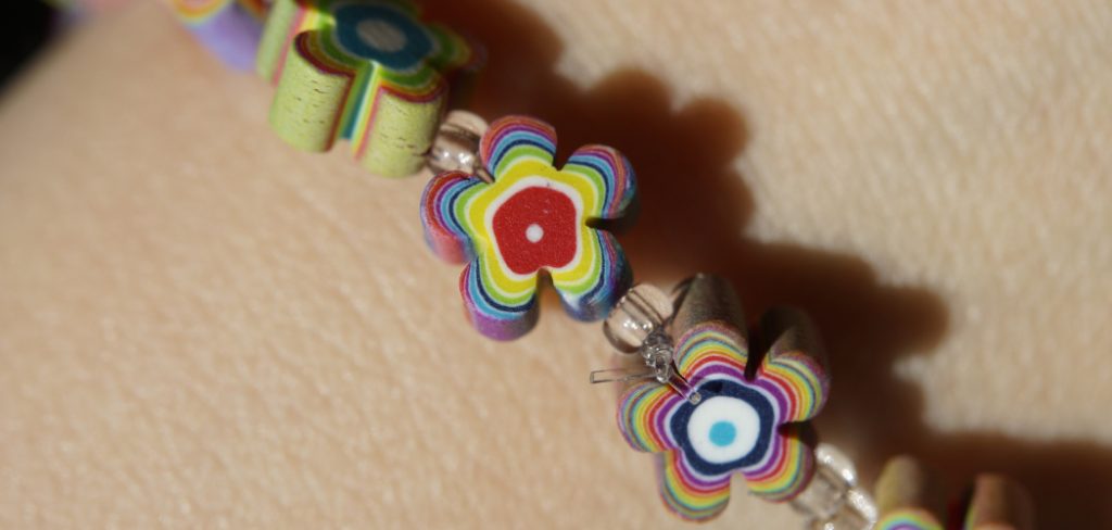 How to Put a Clasp on a Clay Bead Bracelet