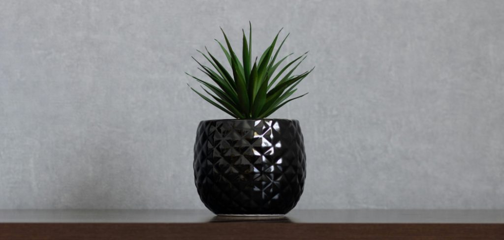 How to Make a Pineapple Vase on Pottery