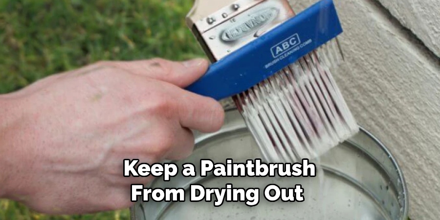 Keep a Paintbrush 
From Drying Out  